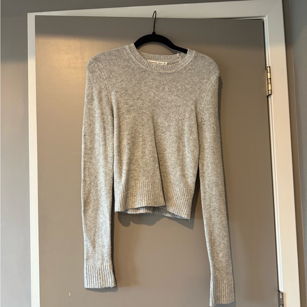 Abercrombie & Fitch Gray Sweater